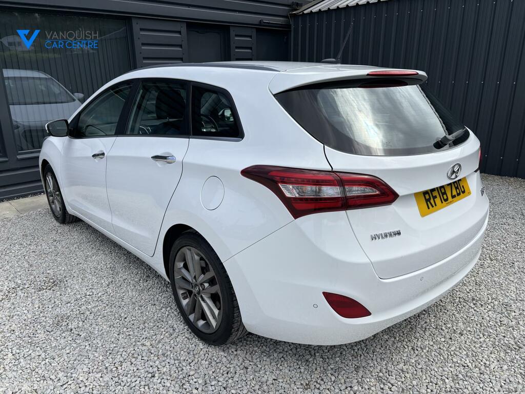 Hyundai I30 1.6 Crdi Blue Drive Premium Tourer Manu White #3
