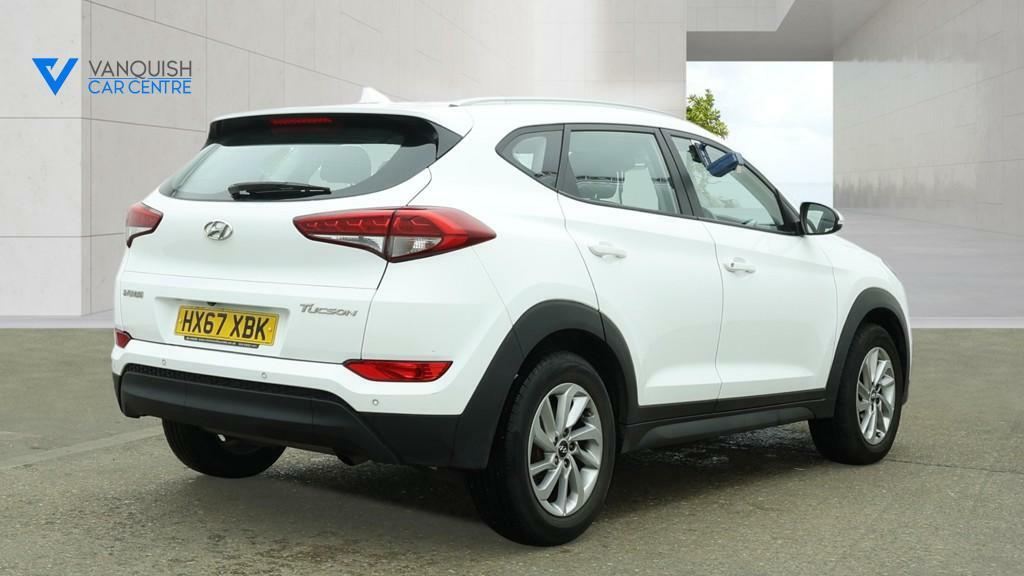 Hyundai Tucson 1.7 Crdi Blue Drive Se Nav Suv E HX67XBK White #4
