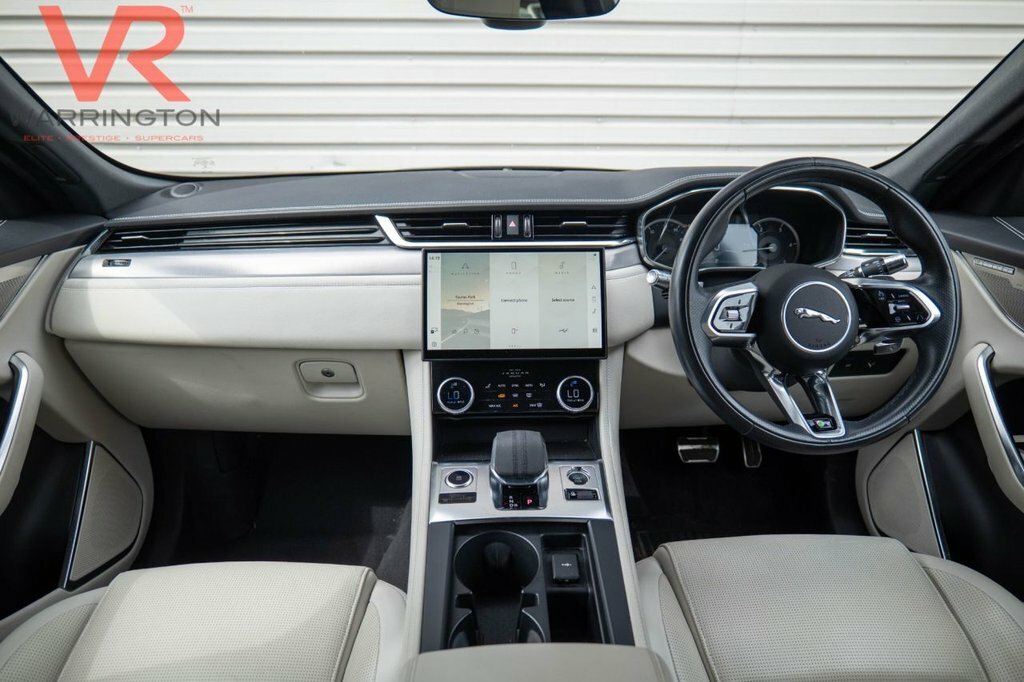 Jaguar F-Pace 2L R-dynamic Se PB22EMB Black #2