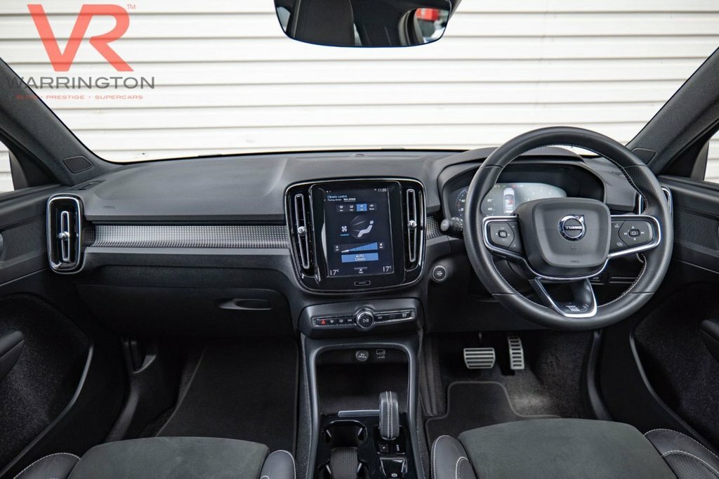 Volvo XC40 2L R-design LA68KHC Black #2