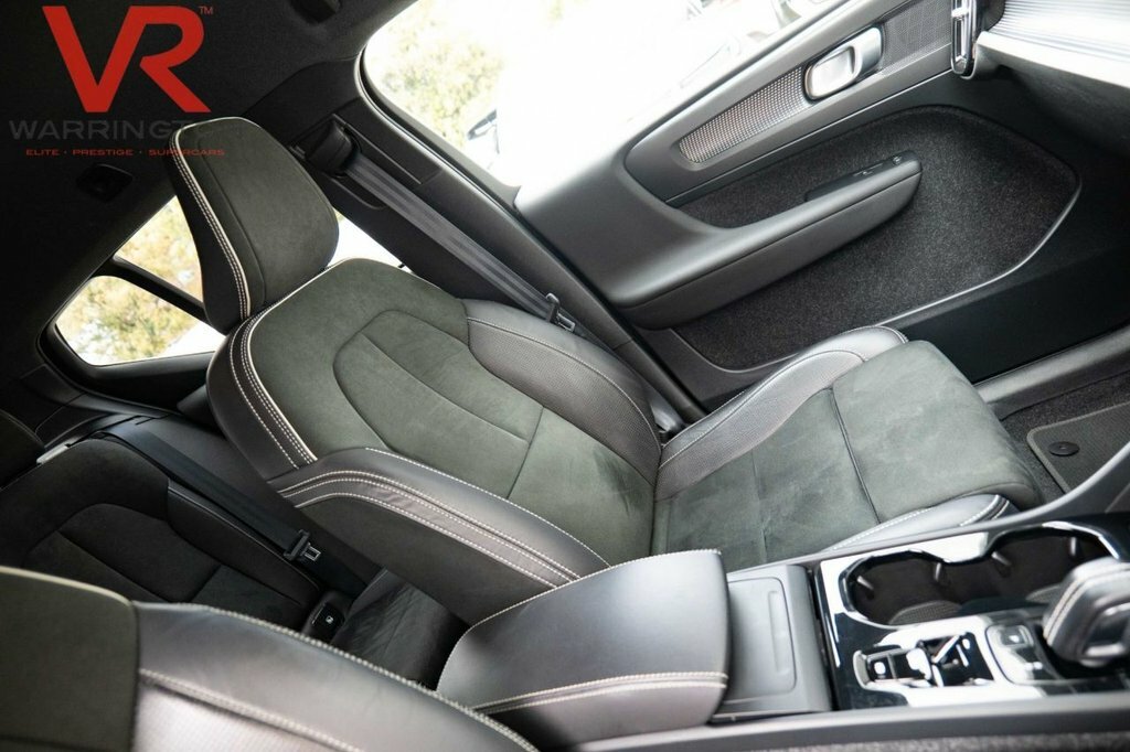 Volvo XC40 2L R-design LA68KHC Black #3