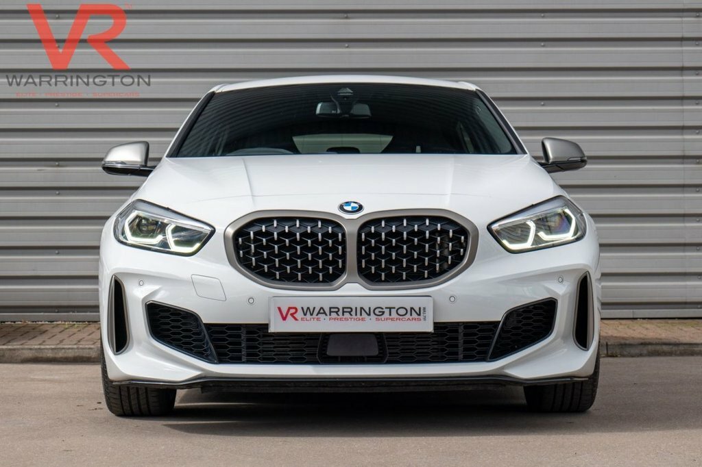 BMW 1 Series Hatchback HK22KGP White #4