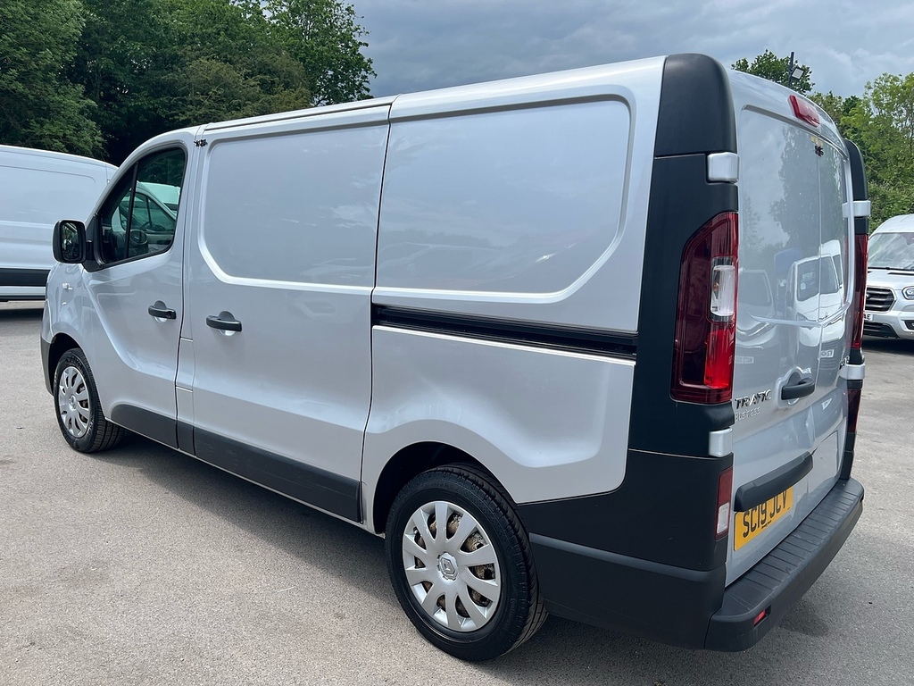 Renault Trafic 1.6 Dci 27 Business Panel Van Sw SC19JCV Silver #6