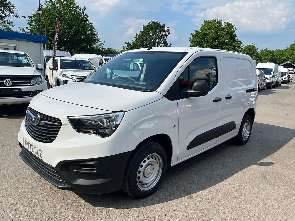 Vauxhall Combo 1.5 Turbo D 2000 Dynamic Panel Van Manu FV72CLZ White #3