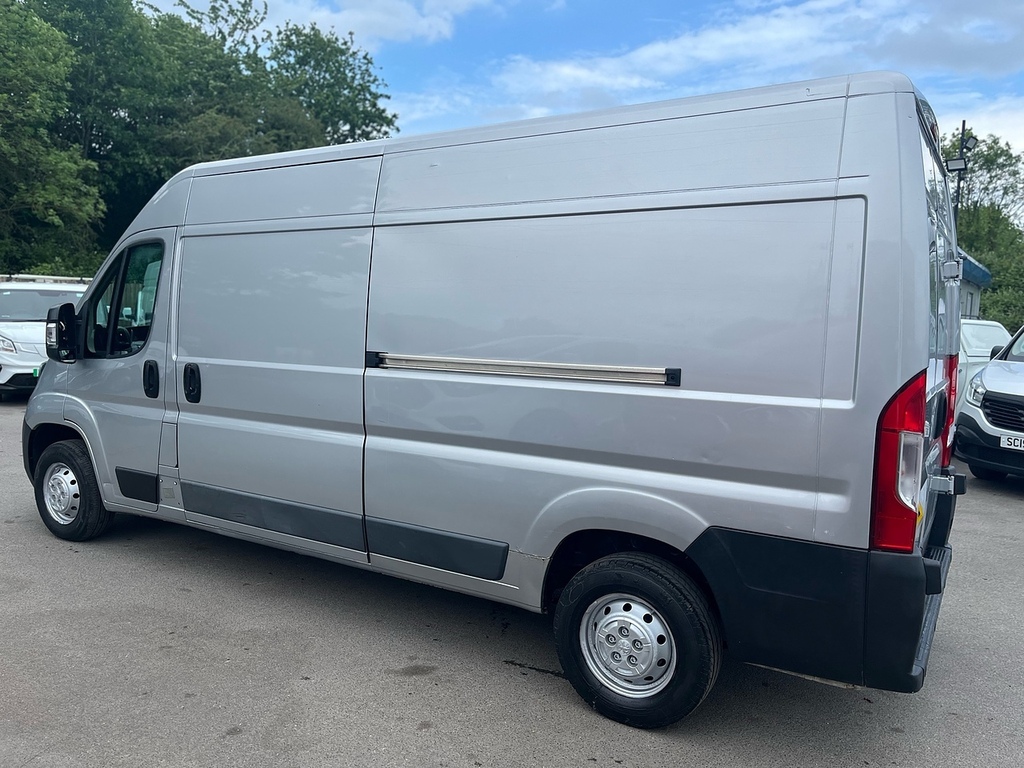 Peugeot Boxer 2.0 Bluehdi 335 Professional Panel Van GD18MHE Silver #4