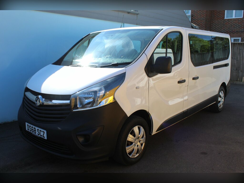 Vauxhall Vivaro 1.6 Cdti 2900 Minibus 9 Seat Air DS68SZC White #2