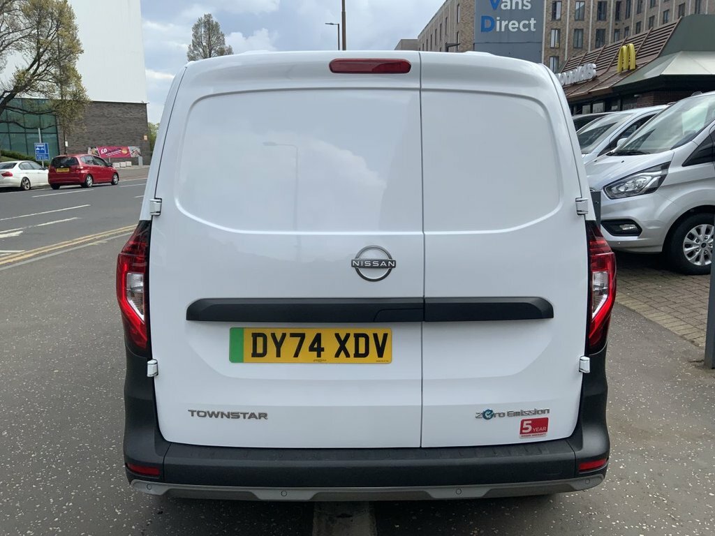 Nissan TOWNSTAR Mpv DY74XDV White #5