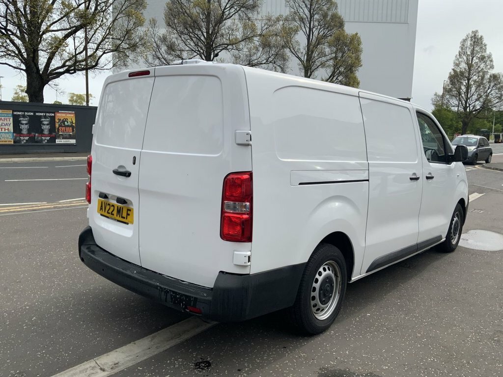 Vauxhall Vivaro 1.5L Dynamic 6Dr AV22MLF White #6