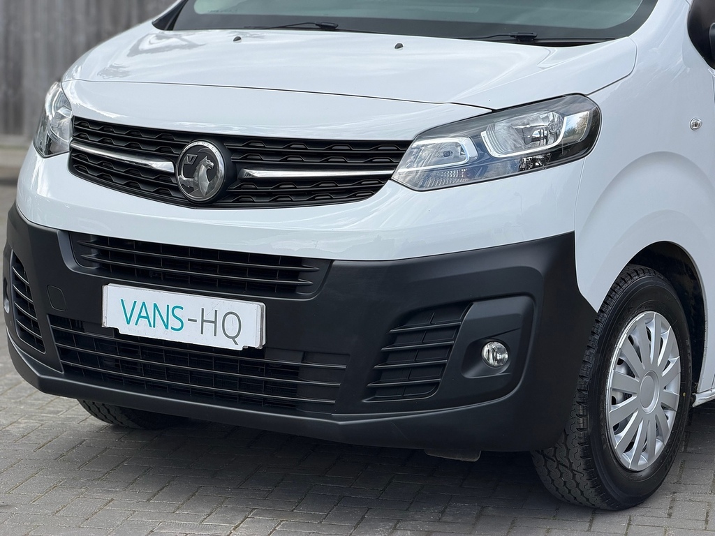 Vauxhall Vivaro Mpv DN72BWB White #5