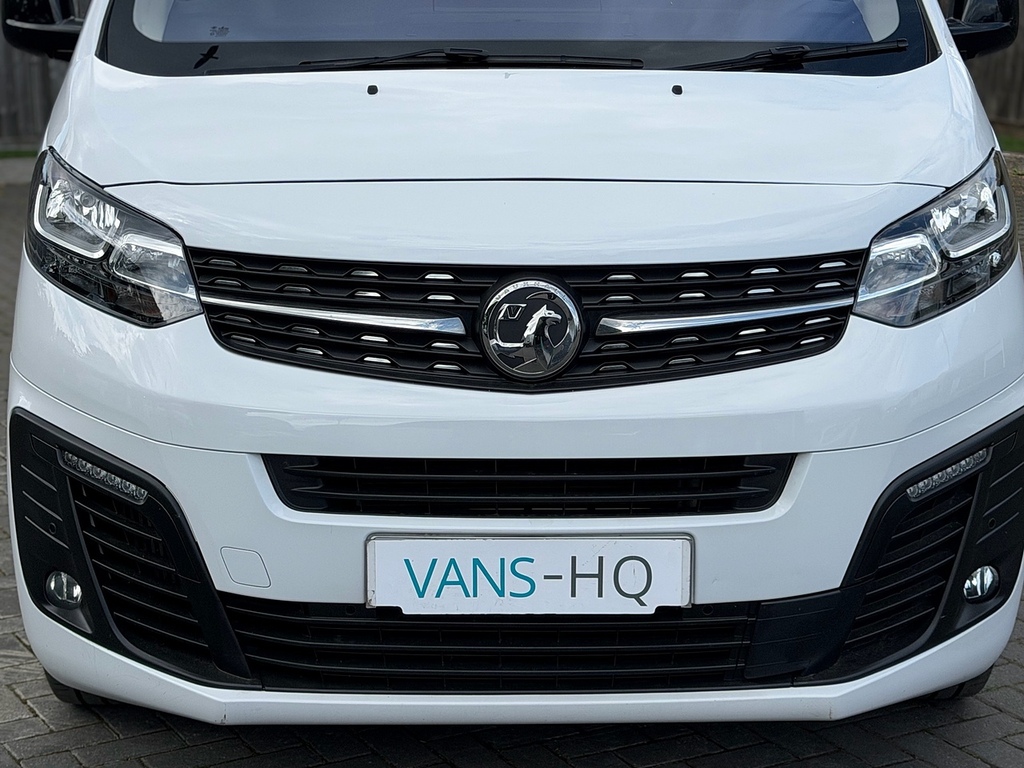 Vauxhall Vivaro Mpv DN72BWB White #3