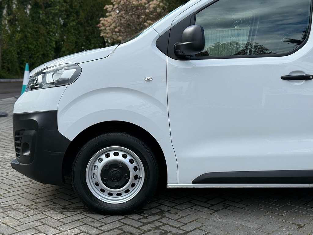Vauxhall Vivaro Mpv DL72SZP White #6