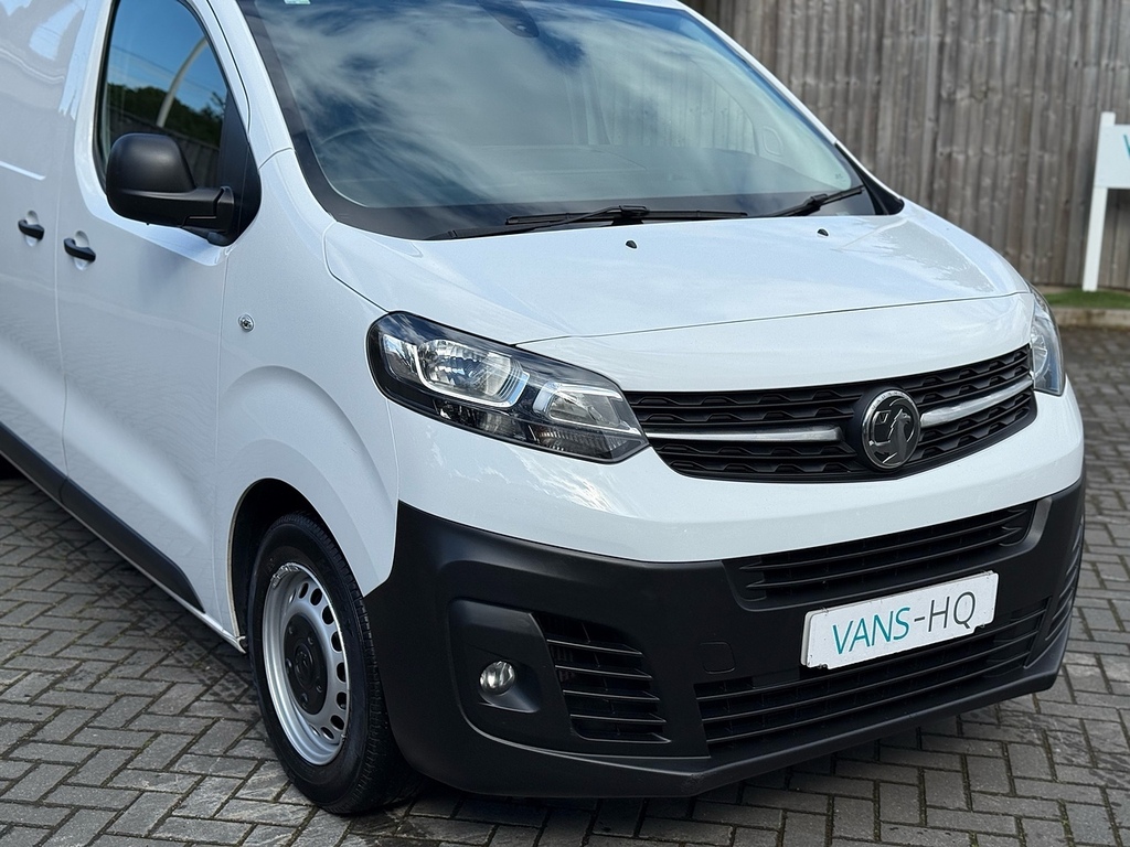 Vauxhall Vivaro Mpv DL72SZP White #2