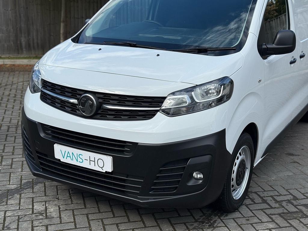 Vauxhall Vivaro Mpv DL72SZP White #4