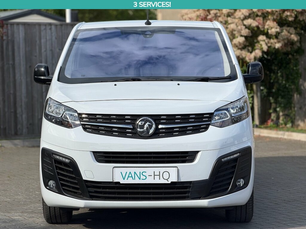 Vauxhall Vivaro Mpv FM23OEV White #3