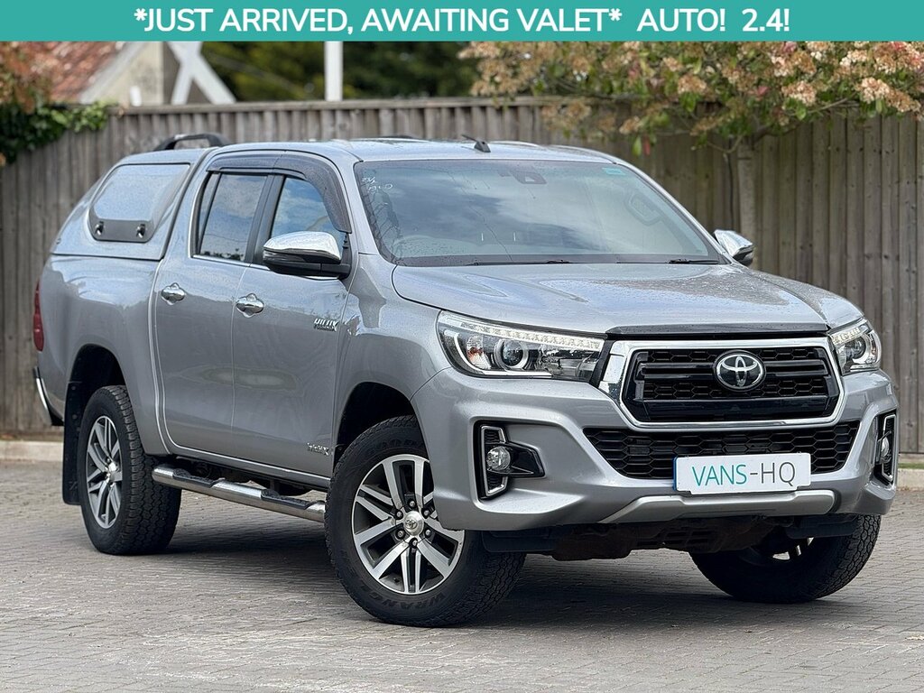 Toyota HILUX Pickup Silver