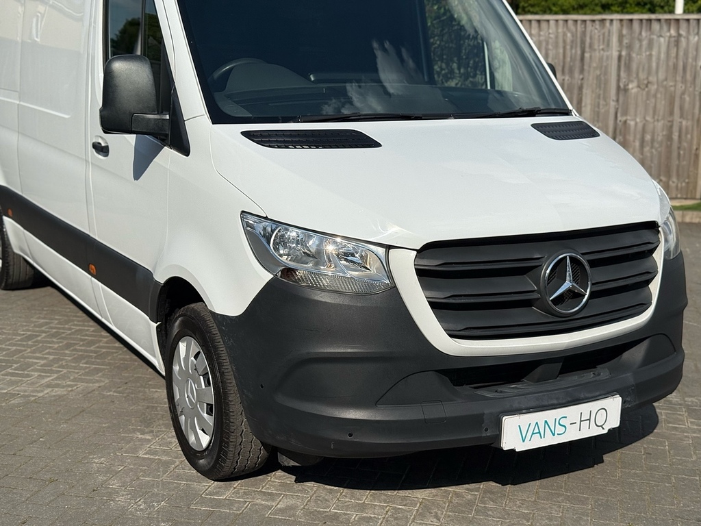 Mercedes-Benz Sprinter Mpv KS22XNL White #2