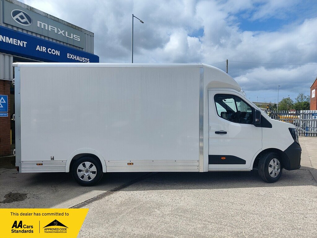 Renault Master Fwd Ll35dci 150 Advance Luton Low Loader MH75FLM White #2