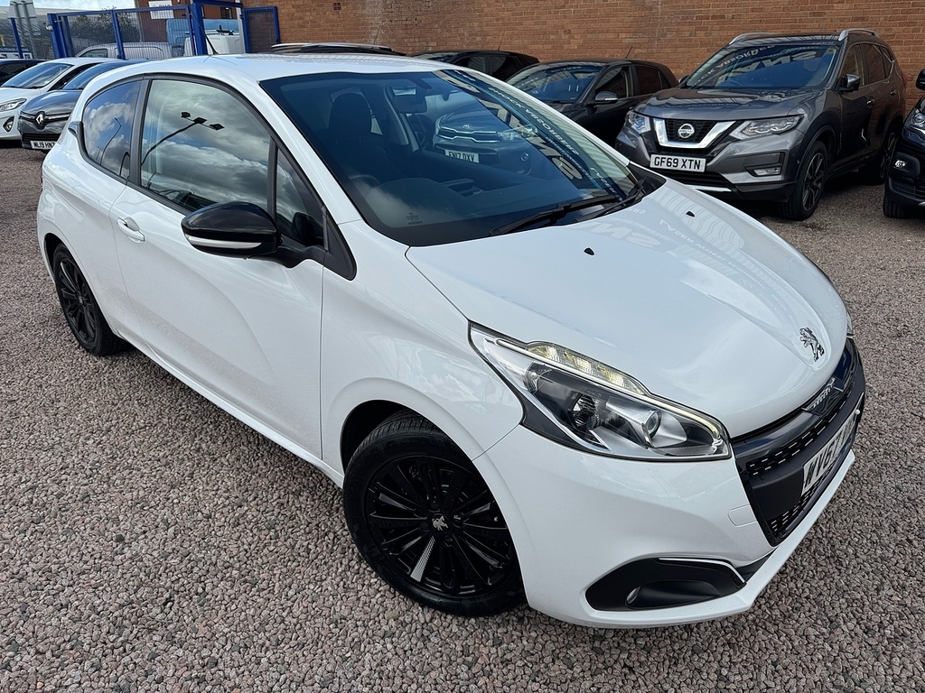 Peugeot 208 Puretech Black Edition WV67VKK White #2