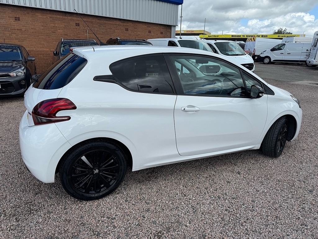 Peugeot 208 Puretech Black Edition WV67VKK White #6