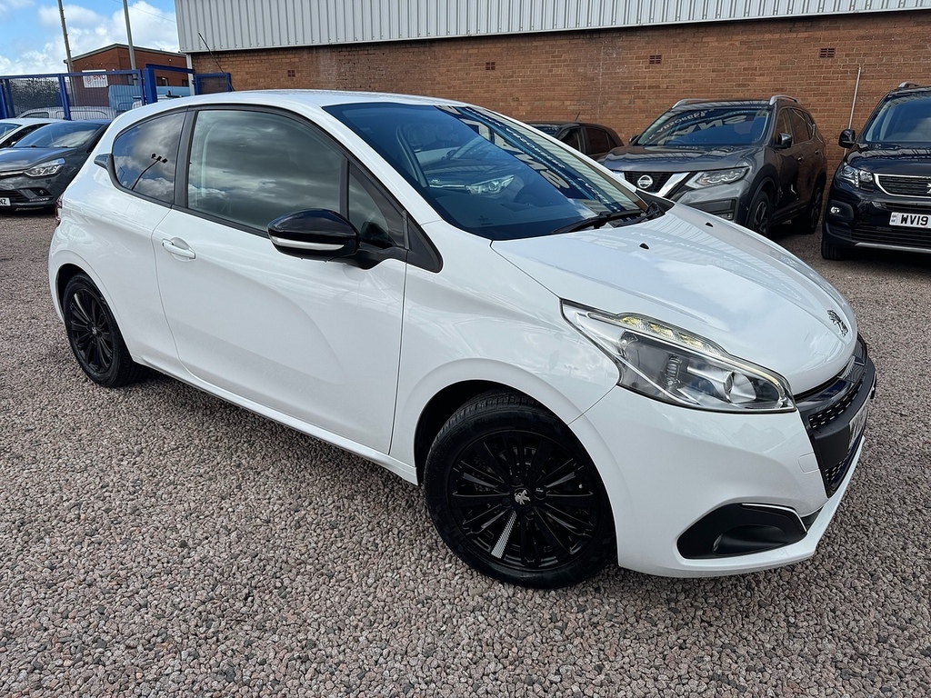 Peugeot 208 Puretech Black Edition WV67VKK White #3