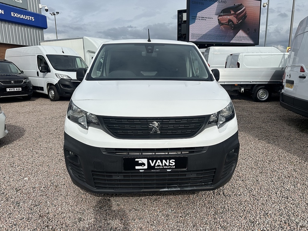 Peugeot Partner Bluehdi 1000 Professional FV21AKJ White #2