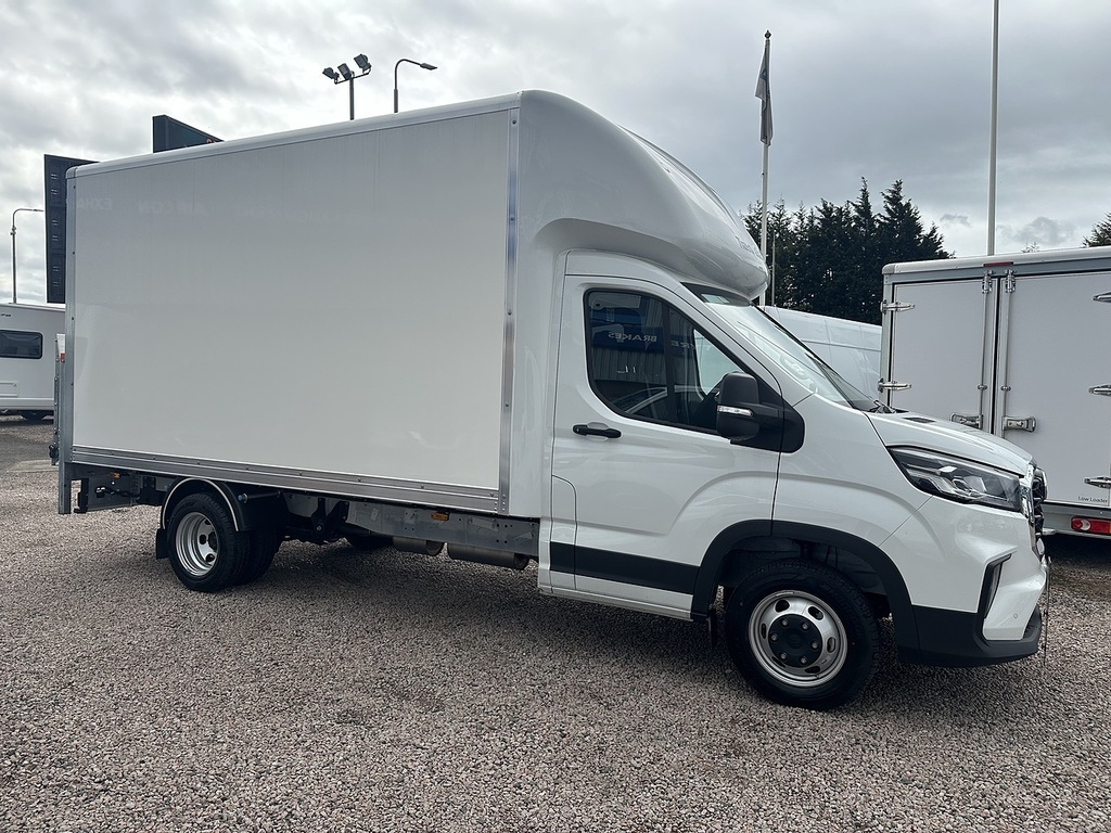 Maxus Deliver 9 D20 Luton Tail Lift White #4