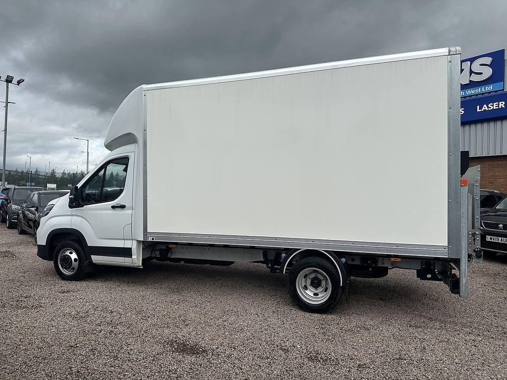 Maxus Deliver 9 D20 Luton Tail Lift White #2
