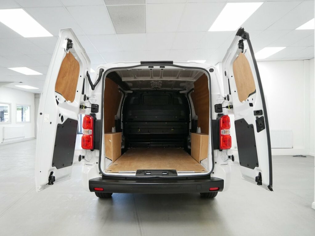 Vauxhall Vivaro 1.5L Turbo D 2900 Pro Panel Van 6Dr DV23UKX White #3