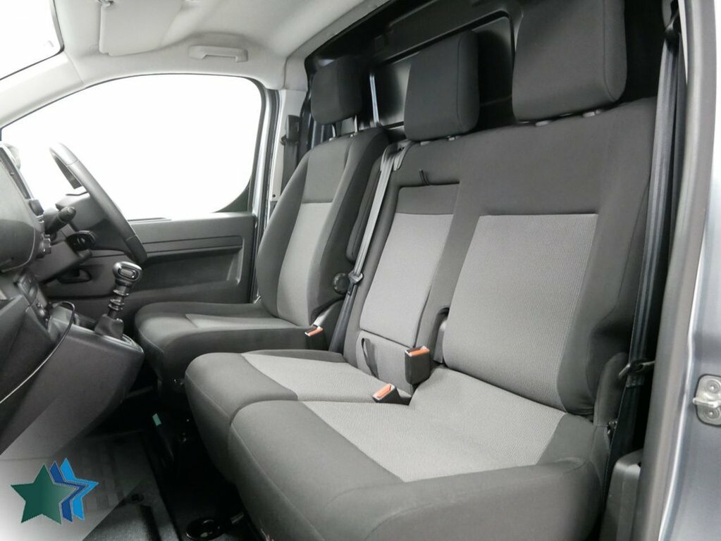 Vauxhall Vivaro 1.5L Turbo D 2700 Pro Panel Van 6Dr DL72LFK Grey #4