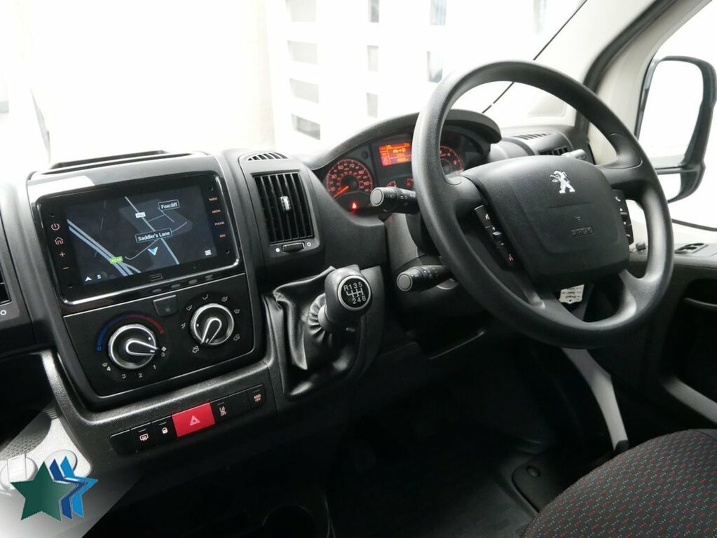 Peugeot Boxer 2.2L Bluehdi 335 Professional Premium Chassis Ca White #5
