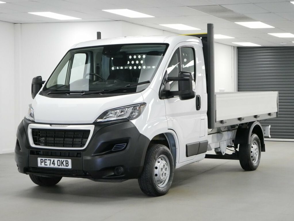 Peugeot Boxer 2.2L Bluehdi 335 Professional Premium Chassis Ca White