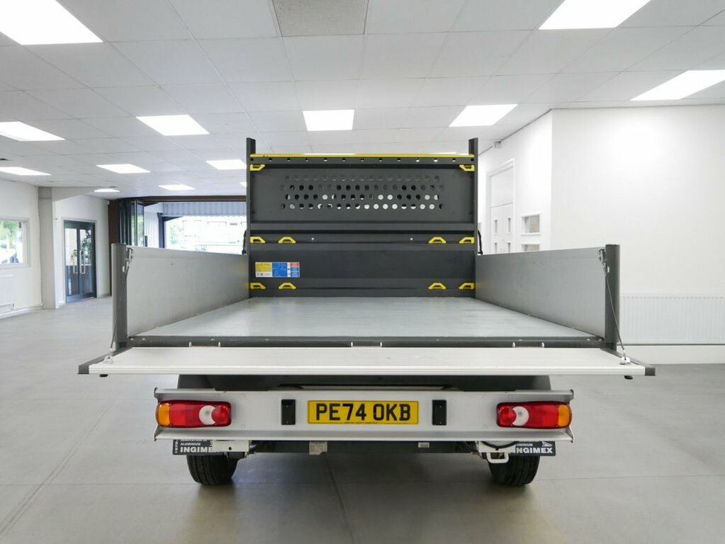 Peugeot Boxer 2.2L Bluehdi 335 Professional Premium Chassis Ca White #4