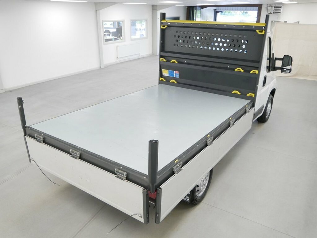 Peugeot Boxer 2.2L Bluehdi 335 Professional Premium Chassis Ca White #6
