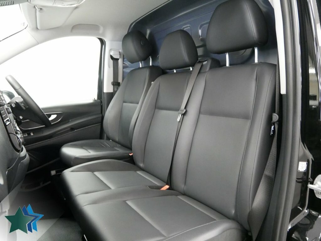 Mercedes-Benz Vito 2L 2.0 119 Cdi Premium Panel Van G-tron Black #3