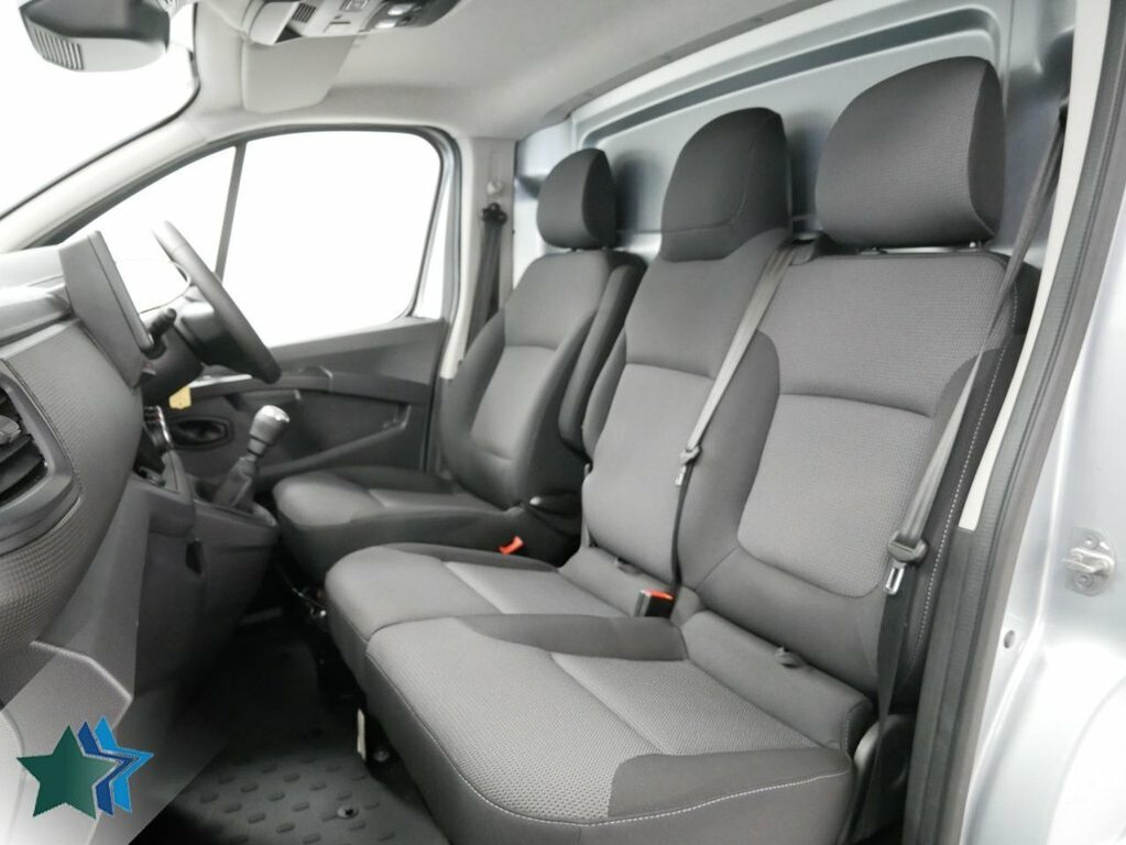 Renault Trafic 2L 2.0 Dci Blue Sl30 Advance Panel Van YL74FKY Grey #4