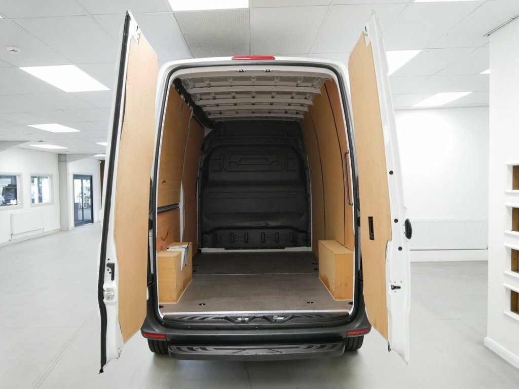 Mercedes-Benz eSprinter Mpv White #2