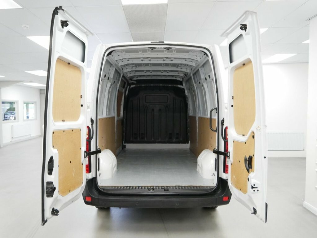 Renault Master 2.3L Dci 35 Business Panel Van MJ72LUZ White #2