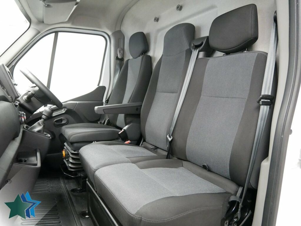 Renault Master 2.3L Dci 35 Business Panel Van MJ72LUZ White #3
