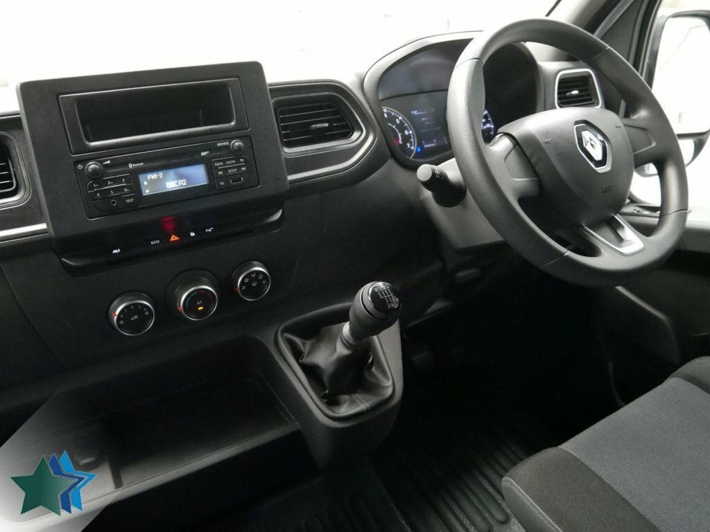 Renault Master 2.3L Dci 35 Business Panel Van MJ72LUZ White #4