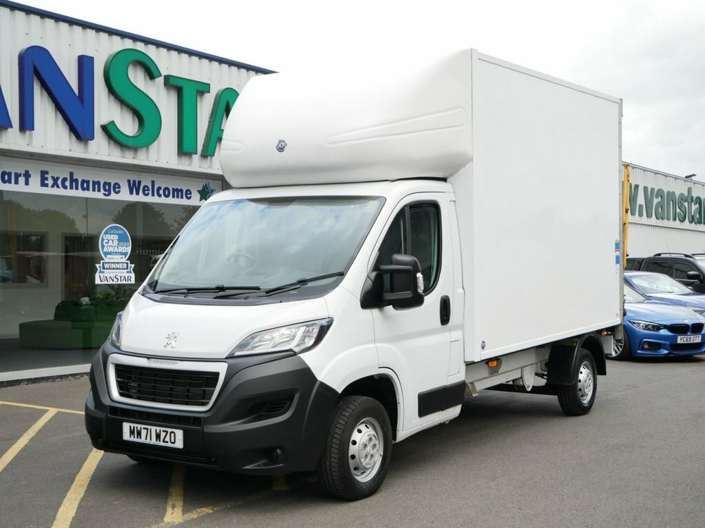 Peugeot Boxer 2.2L Bluehdi 335 Built For Business Low Floor Luto White