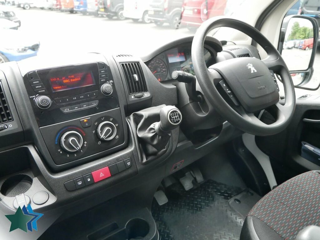 Peugeot Boxer 2.2L Bluehdi 335 Built For Business Low Floor Luto White #2