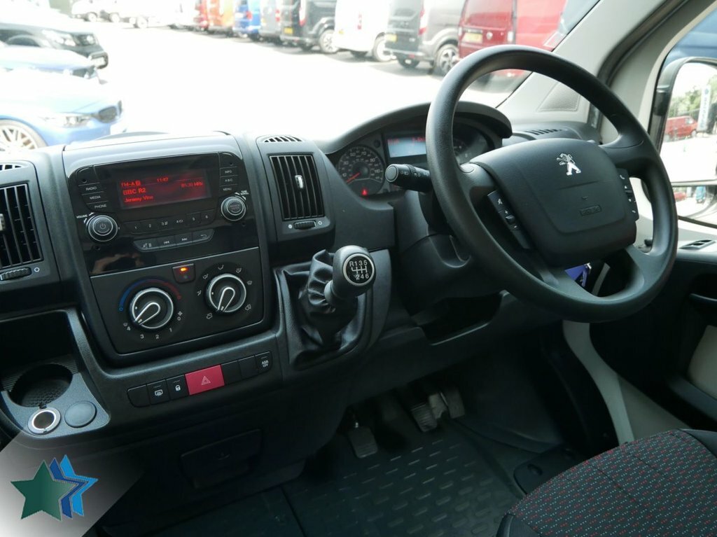 Peugeot Boxer 2L 2.0 Bluehdi 335 Plus Chassis Double Cab Die White #4