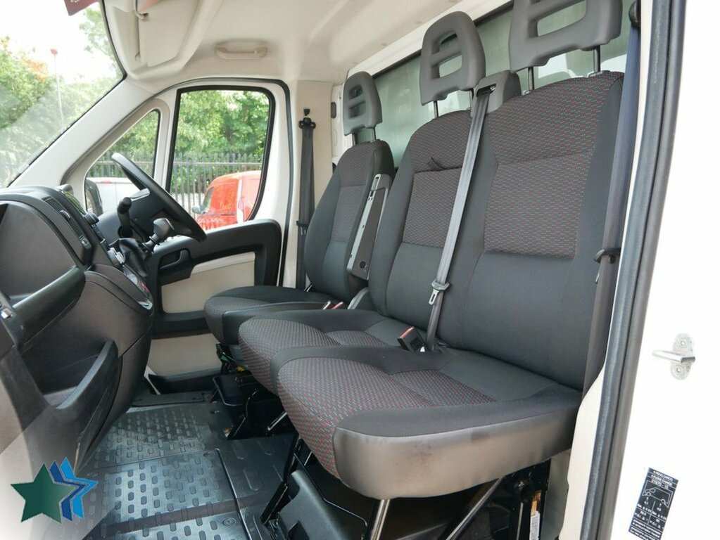 Peugeot Boxer 2L 2.0 Bluehdi 335 Plus Chassis Double Cab Die White #3