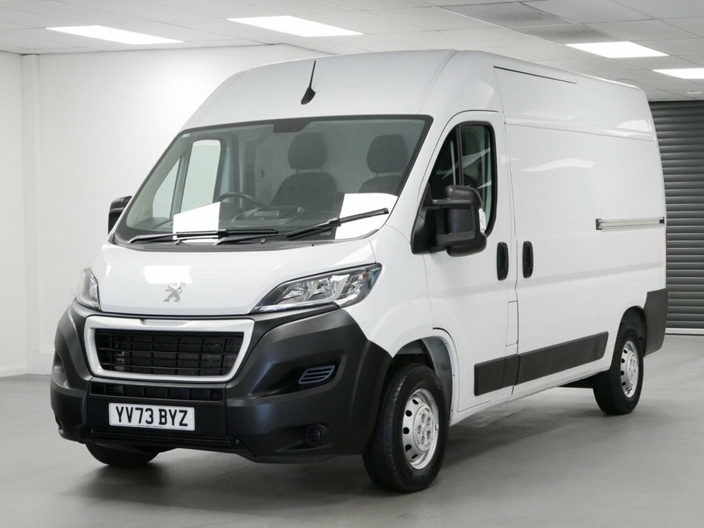 Peugeot Boxer 2.2L Bluehdi 335 Professional Premium Panel Van YV73BYZ White