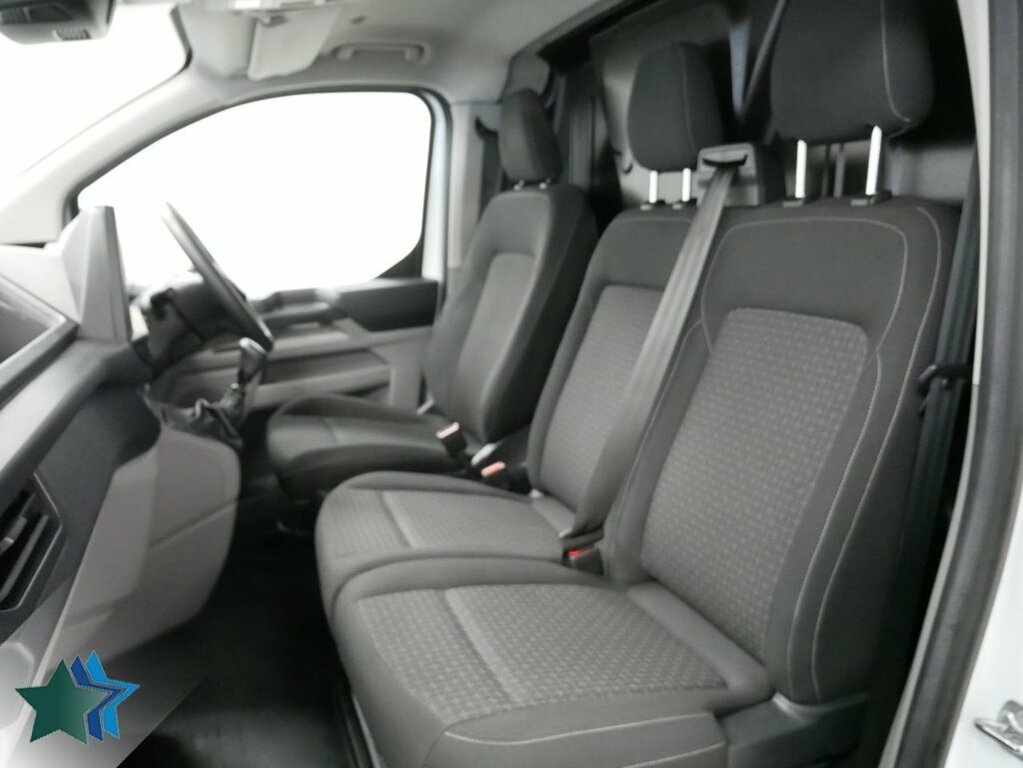 Ford Transit Custom 2L 2.0 300 Ecoblue Leader Panel Van Man CF73YUA White #3