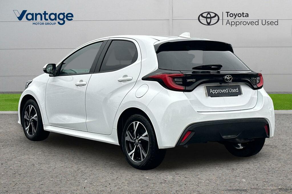 Toyota Yaris 1.5 Vvt-h Design E-cvt Euro 6 Ss YC24AUJ White #5