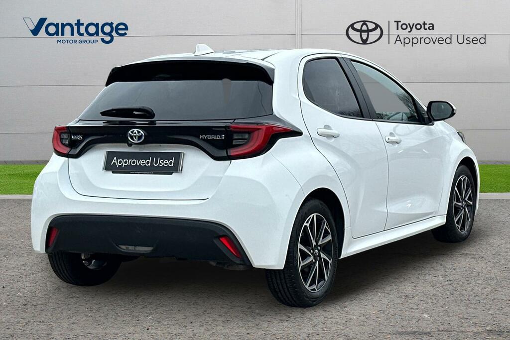 Toyota Yaris 1.5 Vvt-h Design E-cvt Euro 6 Ss YF73HUZ White #3