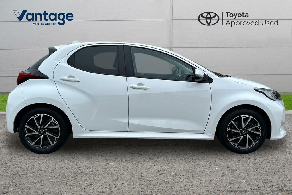 Toyota Yaris 1.5 Vvt-h Design E-cvt Euro 6 Ss YF73HUZ White #2