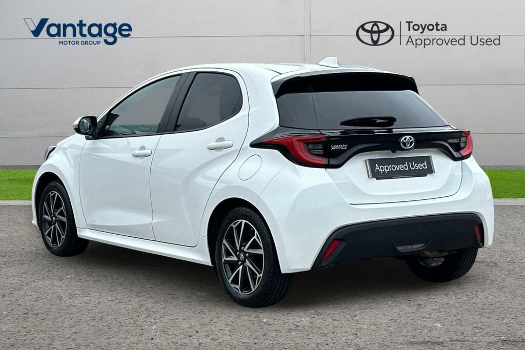 Toyota Yaris 1.5 Vvt-h Design E-cvt Euro 6 Ss YF73HUZ White #5