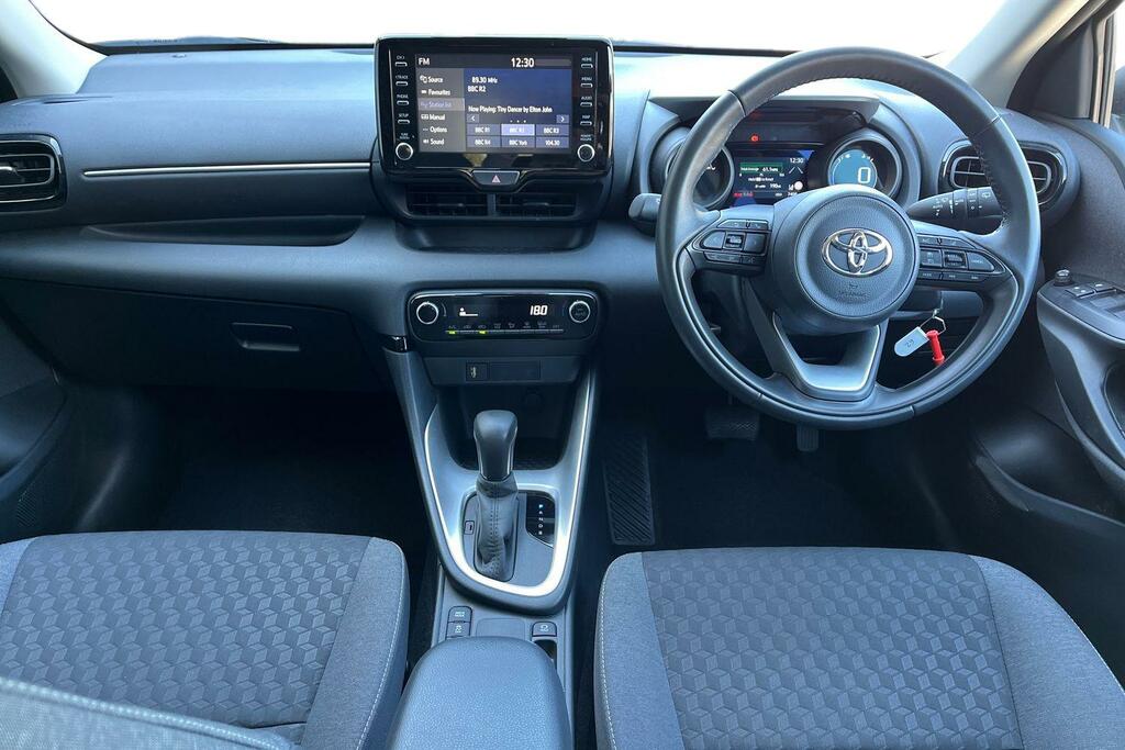 Toyota Yaris 1.5 Vvt-h Design Hatchback Hybrid E-cvt YF23MXE White #6